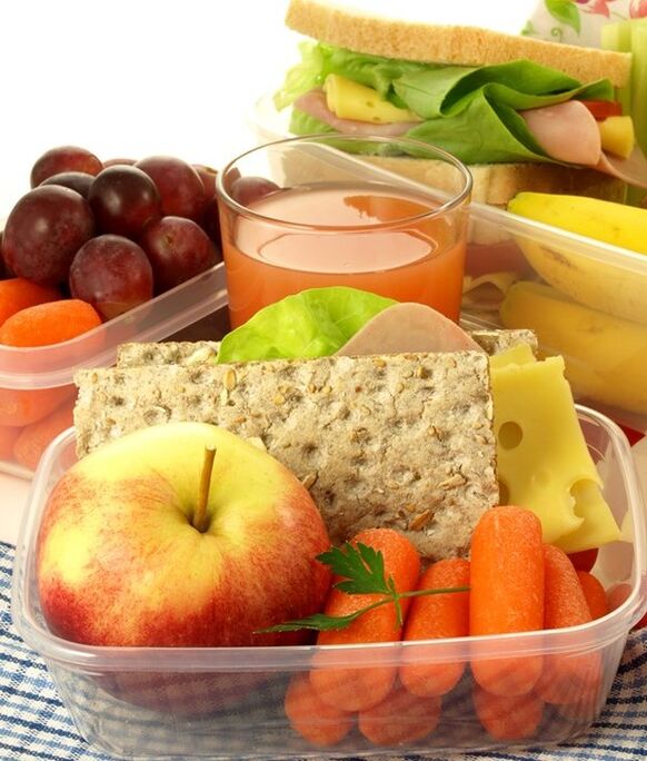 Суровиот зеленчук и овошје може да се користат како ужина кога се следи диетата „Табела 3. 