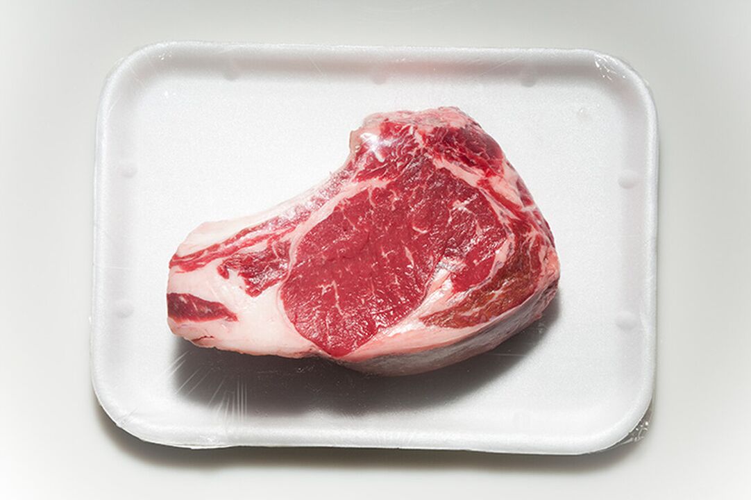 Многу намирници, како црвеното месо, се исклучени од менито во исхраната за гихт. 